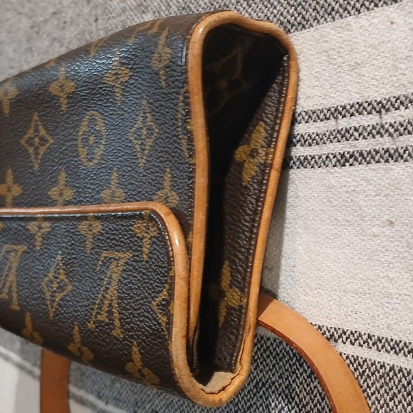 Authentic Louis Vuitton Crossbody Bag Pochette Florentine Monogram Brown - Picture 4 of 16